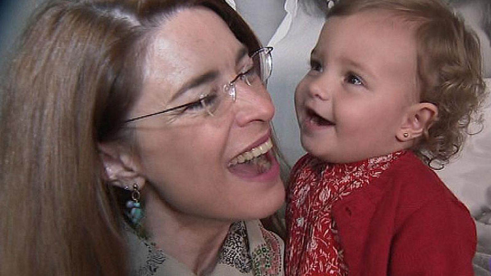 Hay muchos tipos de familia pero hoy casi todas comparten una misma celebración: el Día de la Madre. Aprovechando este primer domingo de mayo hemos conocido la experiencia de 3 madres distintas.