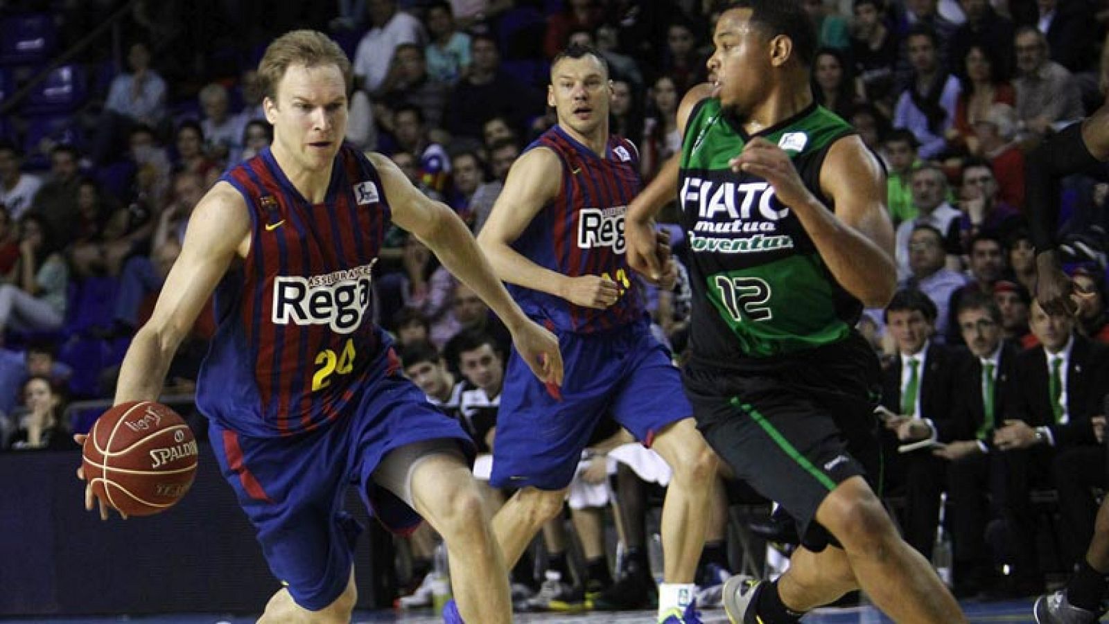 El Barça Regal, entre los cuatro primeros primeros y Lagun Aro desciende