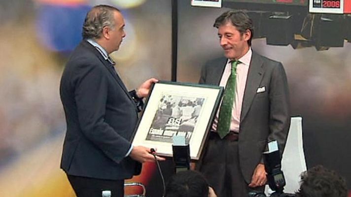 Telediario 1 - TVE, premiada por sus 50 años de baloncesto