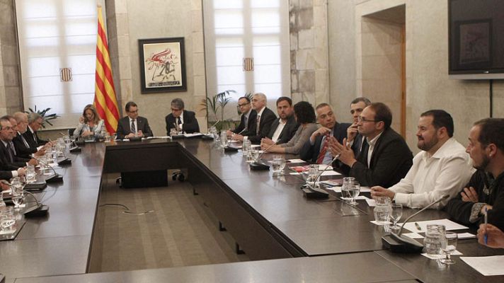 Telediario 1 - Los partidos de la consulta estudiarán una hoja de ruta sobre el "derecho a decidir"