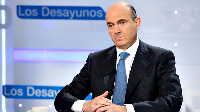 Guindos dice que la banca "está mucho mejor que hace un año", pero no contesta si necesita más ayudas