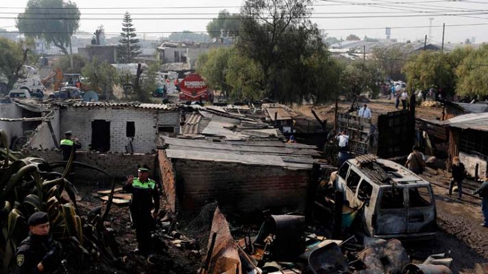 Explota camión cisterna en México