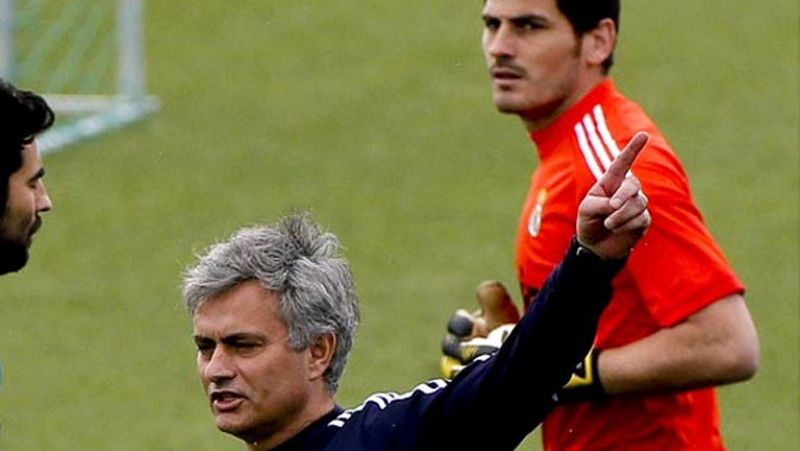 Mourinho señala a Casillas y a todo lo que se mueve 