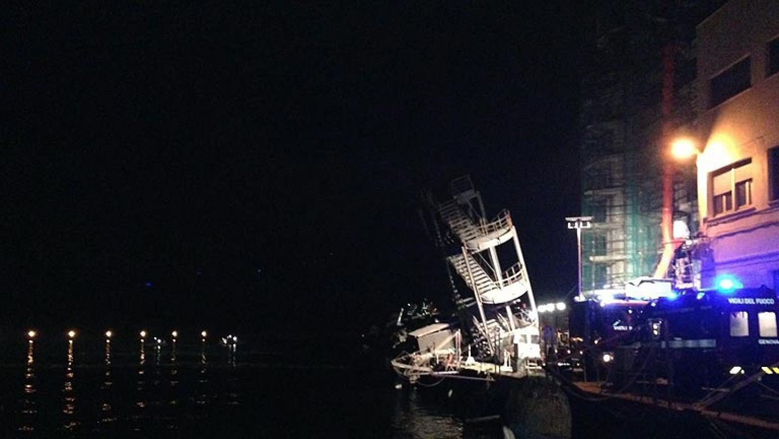 Tres personas han muerto en un accidente marítimo en el puerto de Génova, que también se ha saldado con al menos seis heridos. Buscan a desaparecidos después de que un portacontenedores chocase contra la torre de control del puerto. 