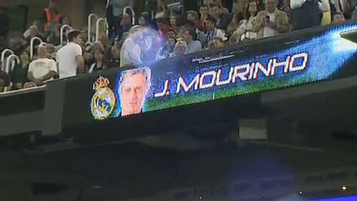 Telediario 1 - Mou, silbado en el Bernabéu