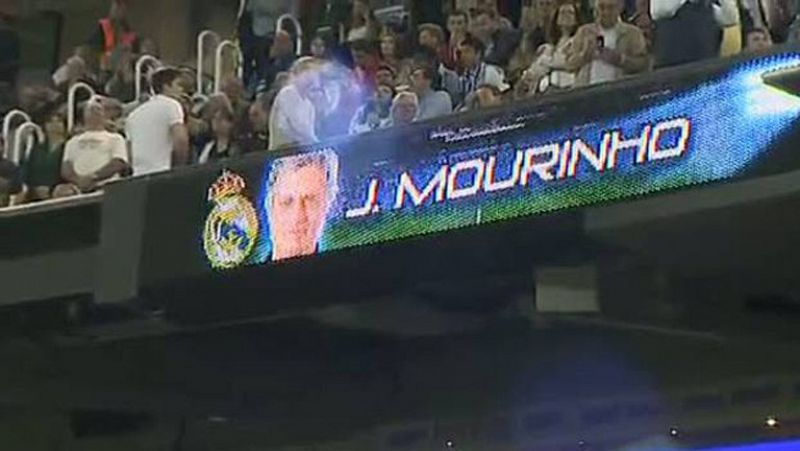 Los detractores de Mourinho han sido los más sonoros en el Bernabéu minutos antes del inicio del partido contra el Málaga, en los que se ha escuchado una sonora pitada en la presentación del técnico portugués.