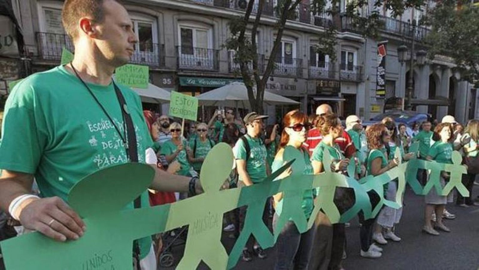 Informativo 24h: Jornada de encierros en la huelga general de educación contra la reforma | RTVE Play