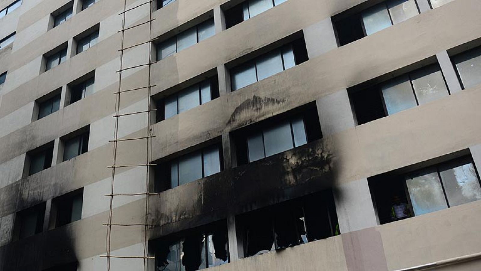 Al menos ocho muertos por un incendio en otra fábrica textil de Bangladesh