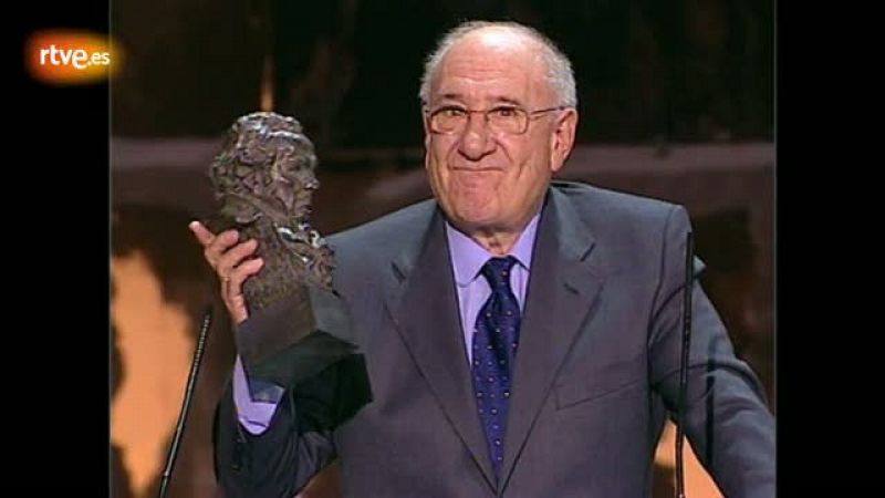 Alfredo Landa recibe el Goya de Honor a toda una vida dedicada al cine. Y, por primera vez, se queda sin palabras. El actor recibió la ovación más cálida y emocionante de la noche
