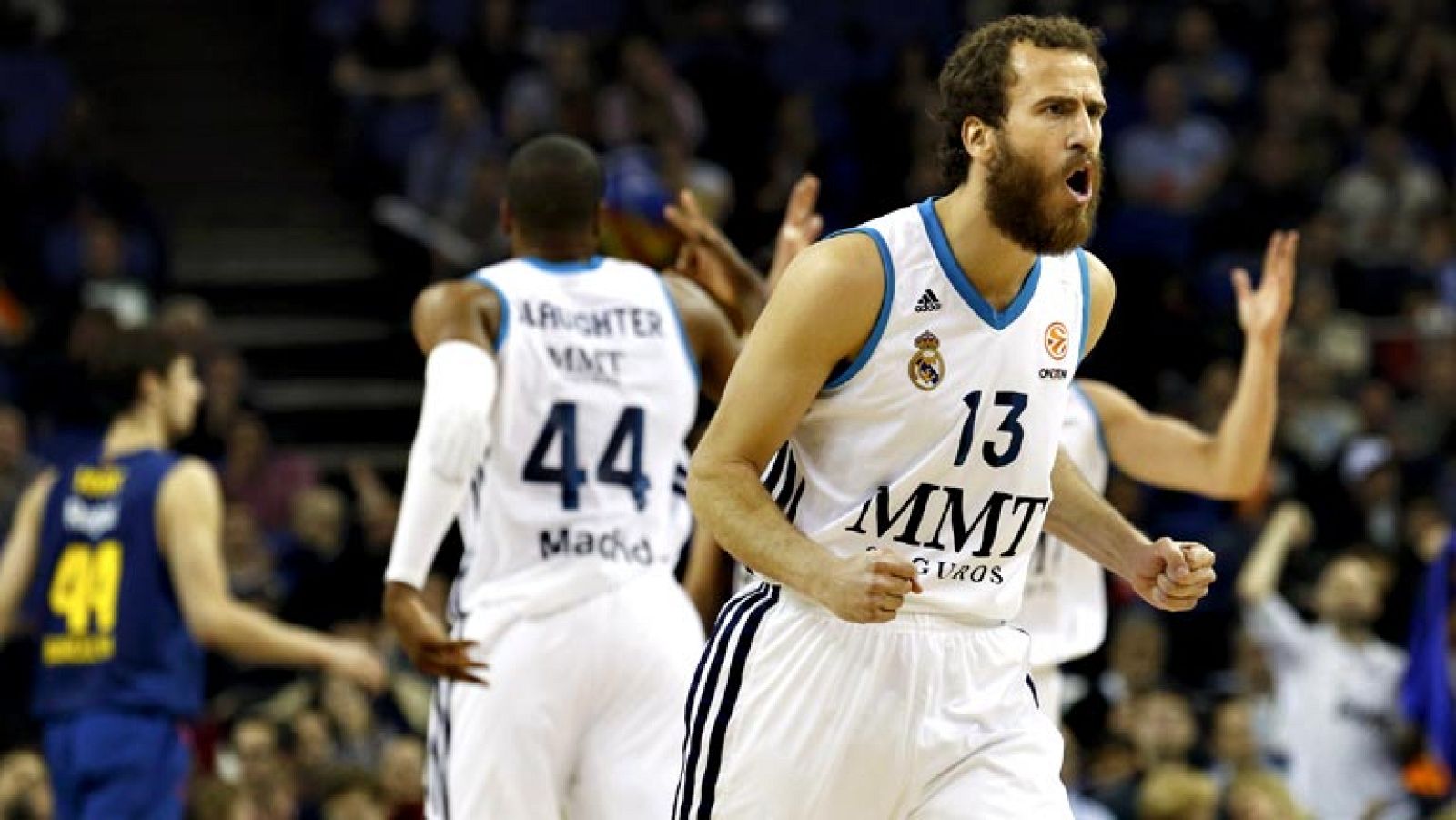 El Real Madrid jugará el domingo en Londres la final de la Euroliga de baloncesto contra el Olympiacos griegos tras ganar en la segunda semifinal al Barcelona por 67-74. El Olympiacos, defensor del título, fue el primer equipo en alcanzar la final tr