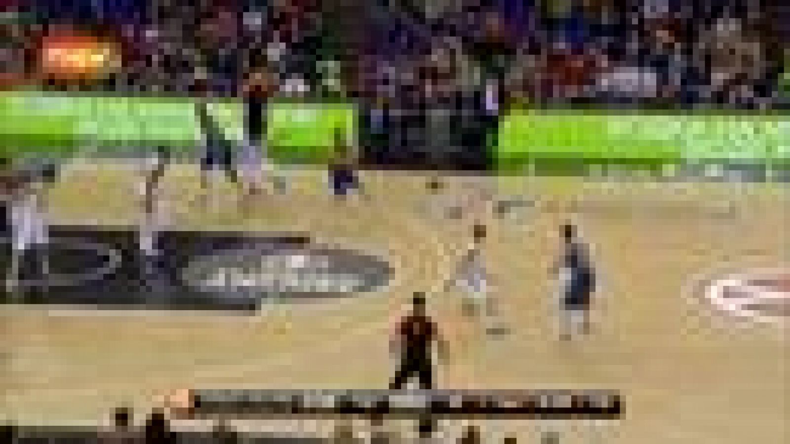 El Real Madrid jugará el domingo en Londres la final de la Euroliga de baloncesto contra el Olympiacos griegos tras ganar en la segunda semifinal al Barcelona por 67-74. El Olympiacos, defensor del título, fue el primer equipo en alcanzar la final tr