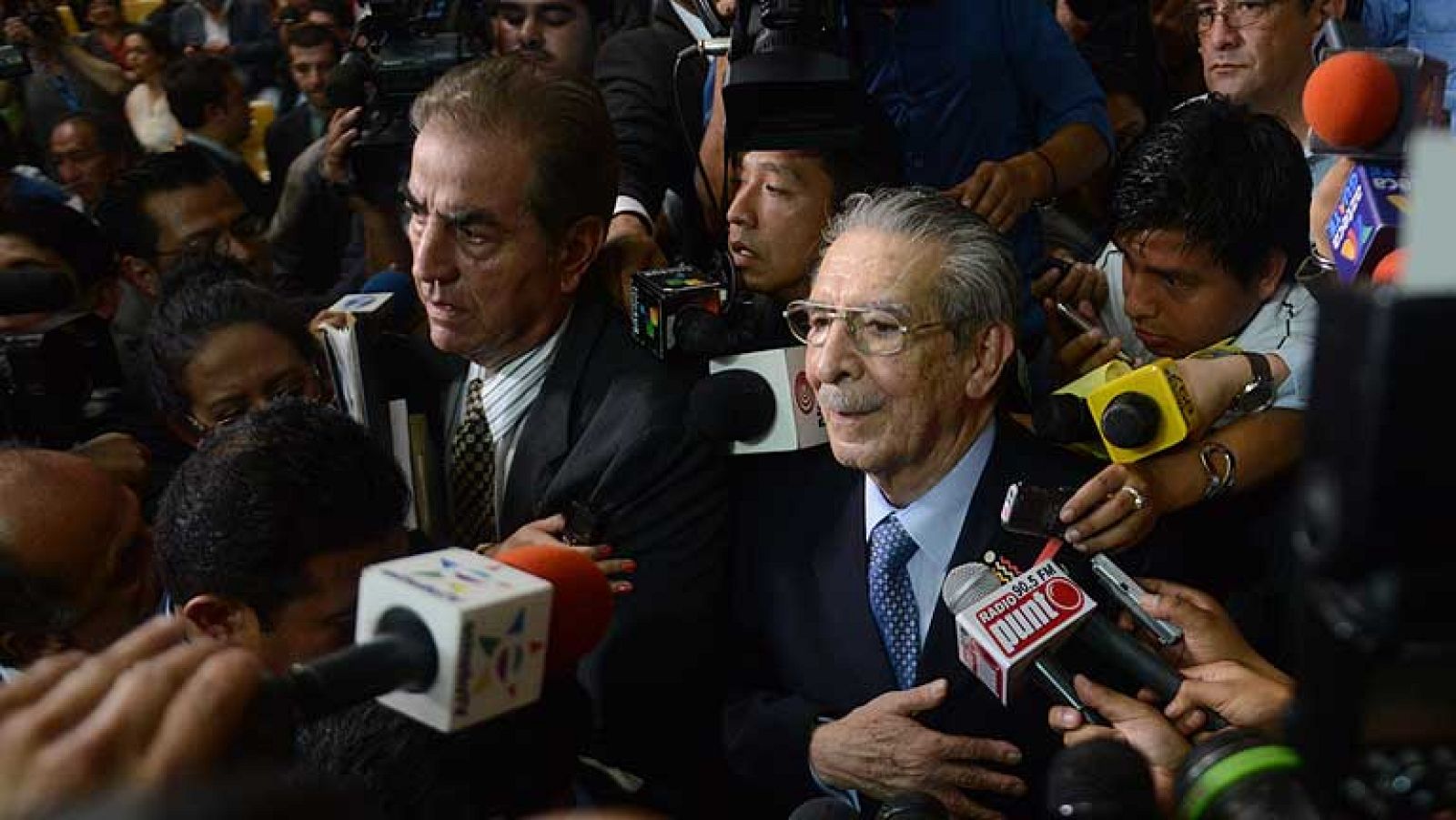 Sentencia histórica en Guatemala, donde el exdictador Efraín Ríos Montt ha sido condenado a 80 años de prisión por genocidio y crímenes contra la humanidad. Su defensa ya ha anunciado que recurrirá, mientras las acusaciones aseguran que se ha hecho justicia.  