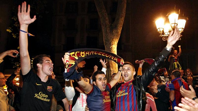 El presidente del FC Barcelona, Sandro Rosell, fue de los primeros en mostrar su felicidad por la consecución del título de la Liga tras el empate del Real Madrid ante el Espanyol indicando que era el premio "al esfuerzo, el espíritu de superación y 