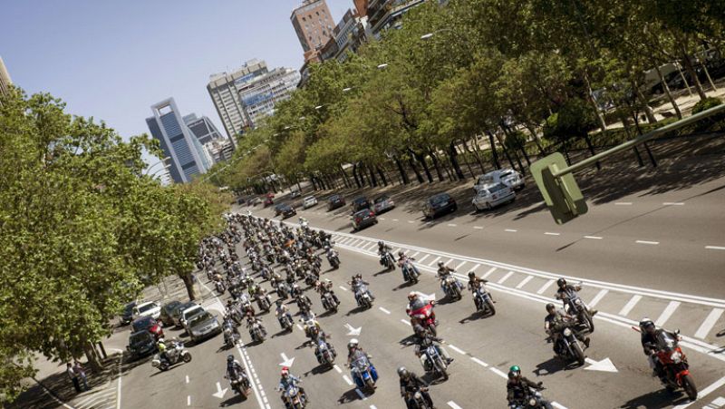 Una concentración motera recorre las calles del centro de Madrid 