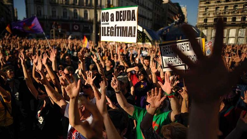 Miles de personas salen a la calle en el segundo aniversario del 15M
