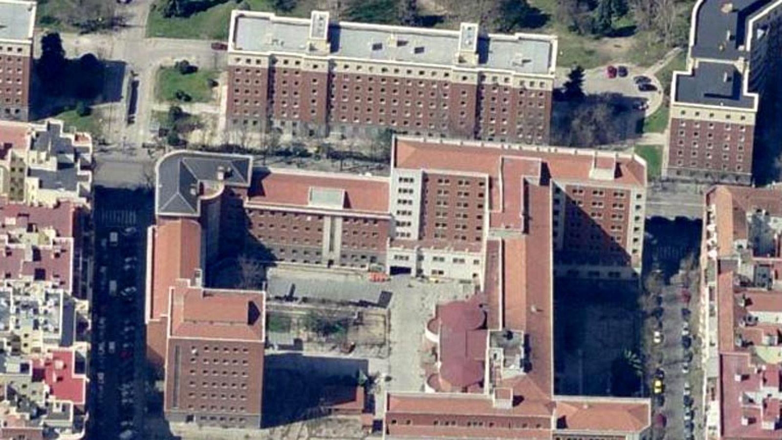 Defensa pone a la venta solares e inmuebles por valor de 500 millones de euros