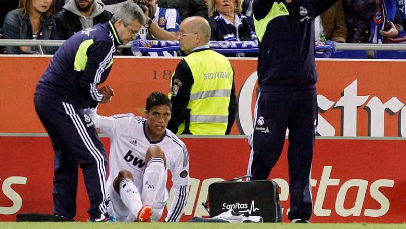 El próximo viernes, a las 21:30 se disputa la final de la Copa del Rey entre el Atletico y el Real Madrid. Problemas en defensa para el Real Madrid: Varane está en Francia para ser intervenido de su rodilla. No jugará en lo que queda de temporada.