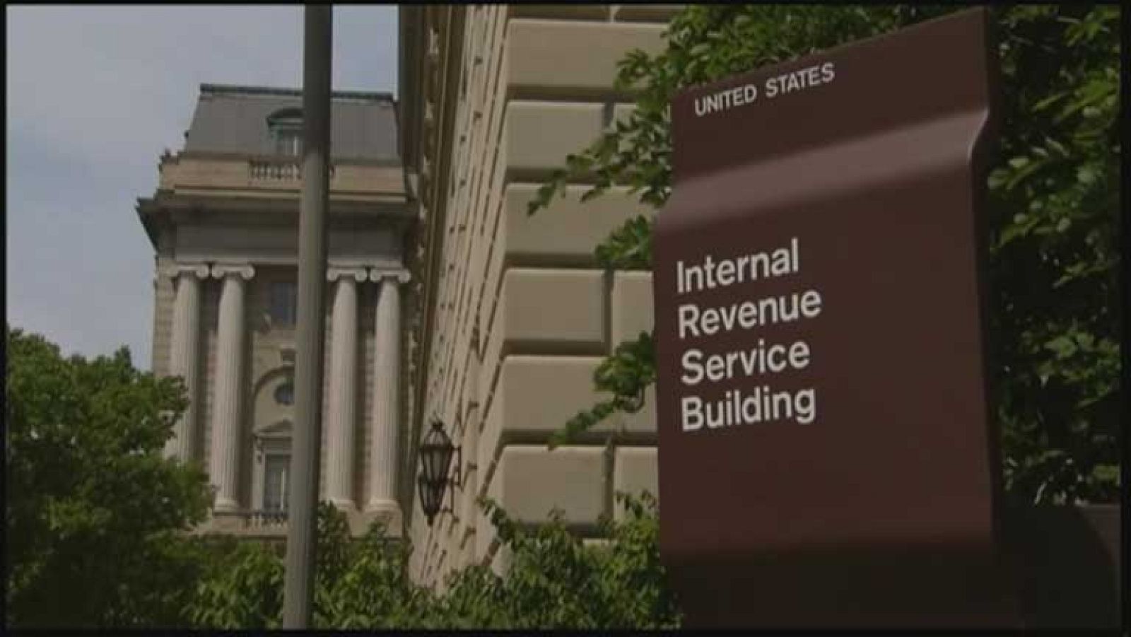  La revelación de que el IRS, el servicio de Hacienda o recaudación de impuestos de Estados Unidos, acentuó su escrutinio sobre los grupos conservadores ha generado críticas de todos los sectores políticos del país, a los que se ha sumado también la "indignación" del propio, presidente Barack Obama. La Agencia Tributaria ha admitido haber sido especialemente exigente con algunos de estos grupos que pedían exenciones de impuestos.