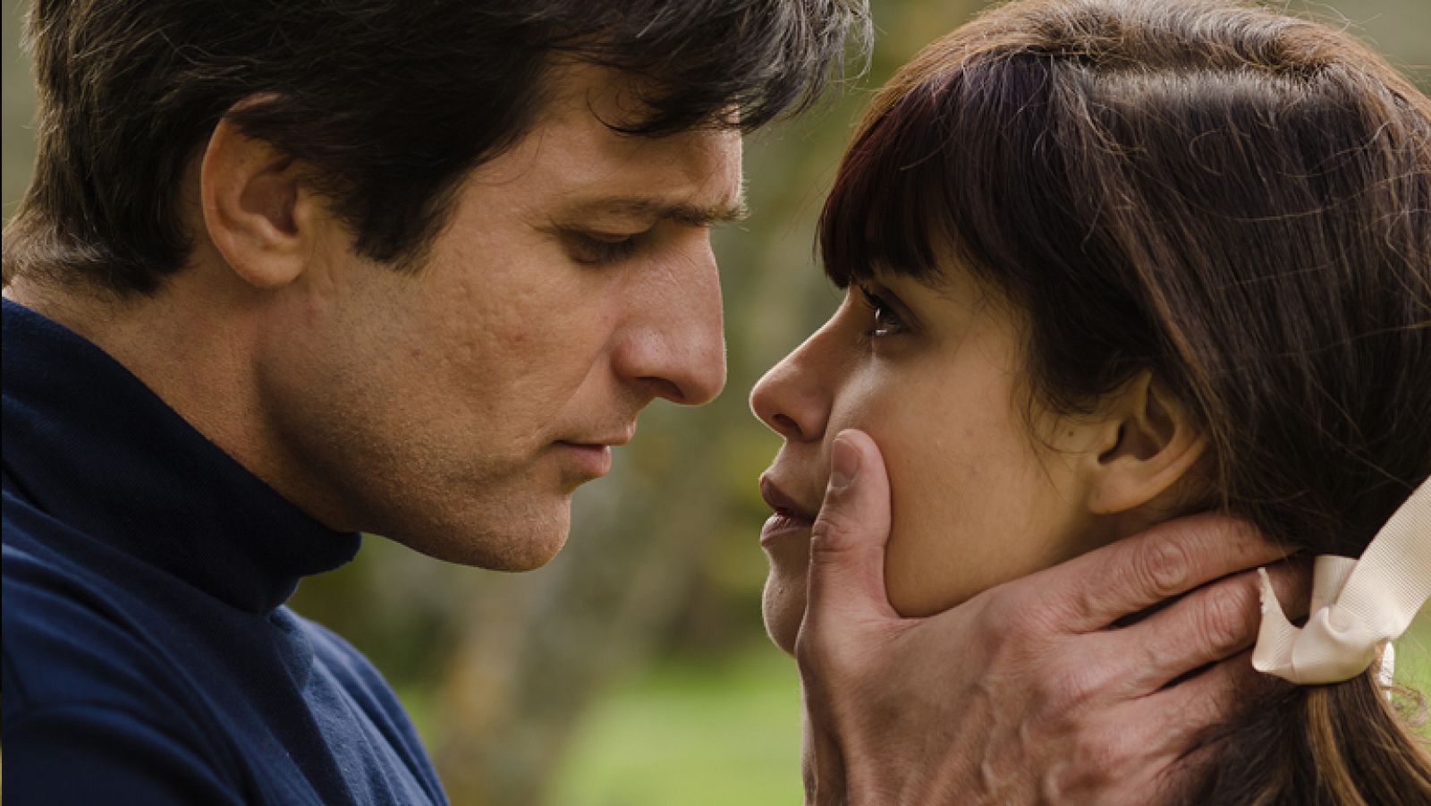 Luis y Elena se reencuentran en el río