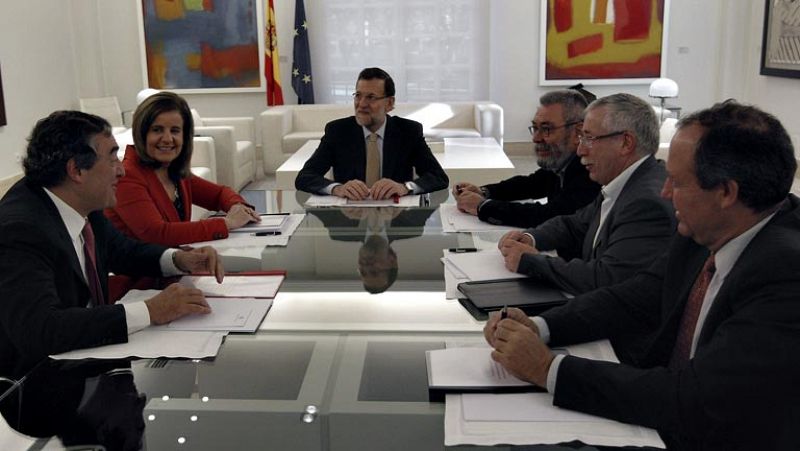 Rajoy: "Hemos acordado estudiar medidas de protección social, abordar la reforma de la formación y del empleo juvenil"