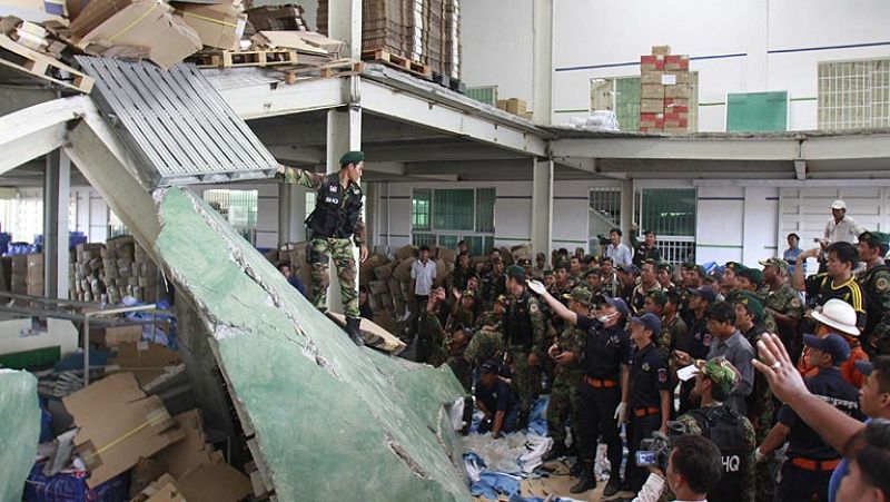 Tres muertos en Camboya al derrumbarse el techo de una fábrica de zapatos 