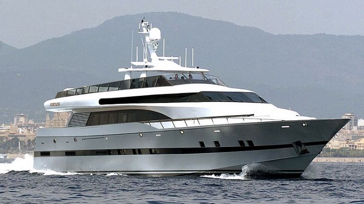  - El rey renuncia al uso del yate "Fortuna" y lo pone a disposición del Estado