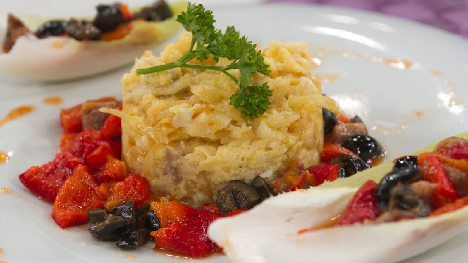 Saber Cocinar - Bacalao dorado con ensalada de pimientos al ajillo