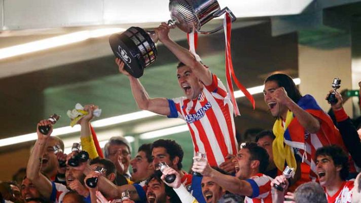 Copa del Rey - El Atlético celebra su Copa sobre el césped del Bernabéu