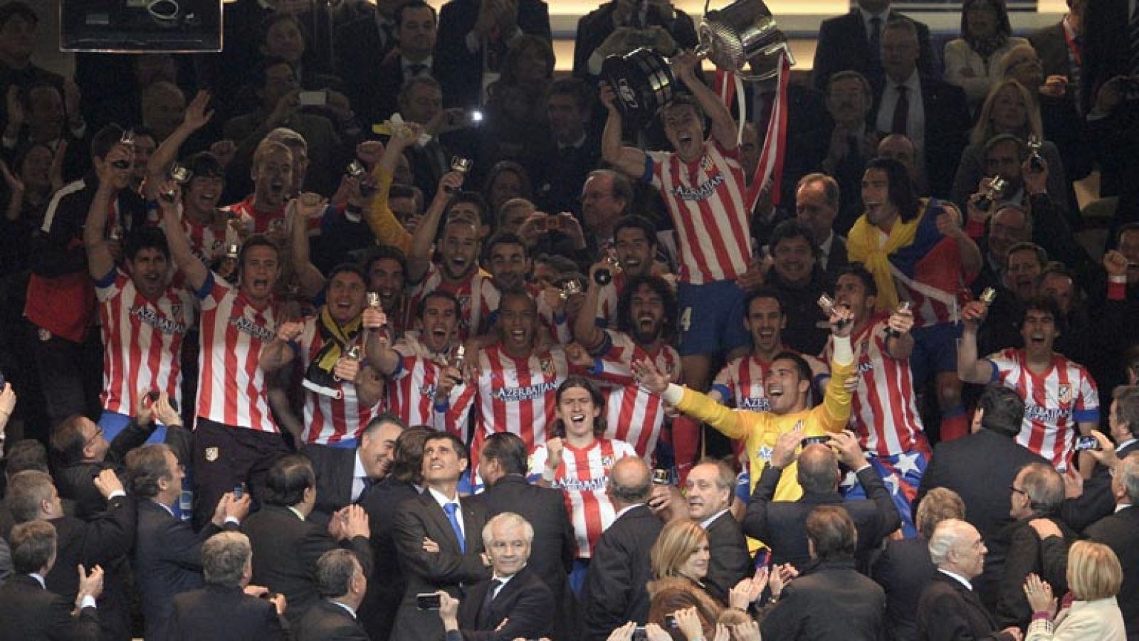 Telediario 1: El Atlético de Madrid remonta al Real Madrid en la final de la Copa del Rey | RTVE Play