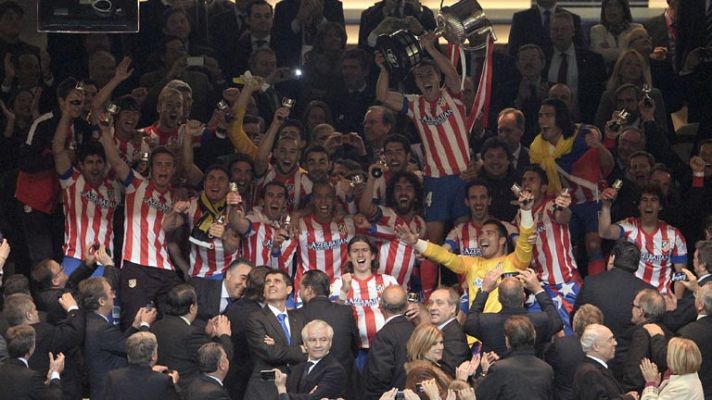 Telediario 1 - El Atlético de Madrid remonta al Real Madrid en la final de la Copa del Rey
