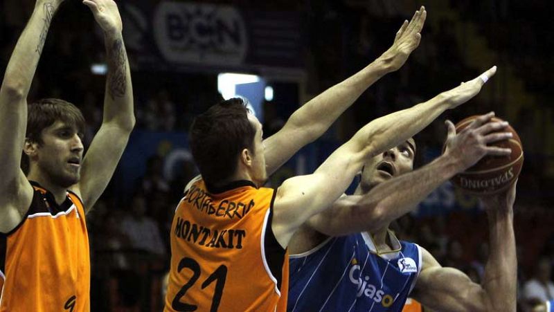 En un partido en el que ninguno de los dos equipos se jugaba nada, el Mad-Croc Fuenlabrada se llevó la victoria de la cancha del Cajasol (68-76), que de este modo no pudo dar una alegría a su afición en la despedida de la temporada.