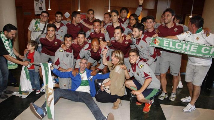 El Elche festeja su ascenso a Primera