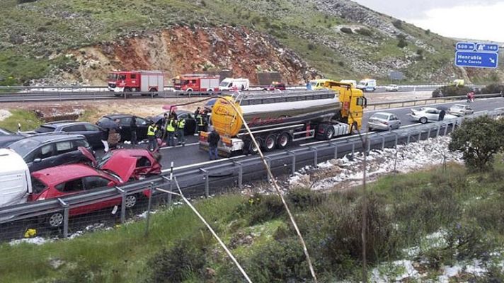 Informativo 24h - Una colisión con unos 50 vehículos implicados deja 13 heridos en la A-1