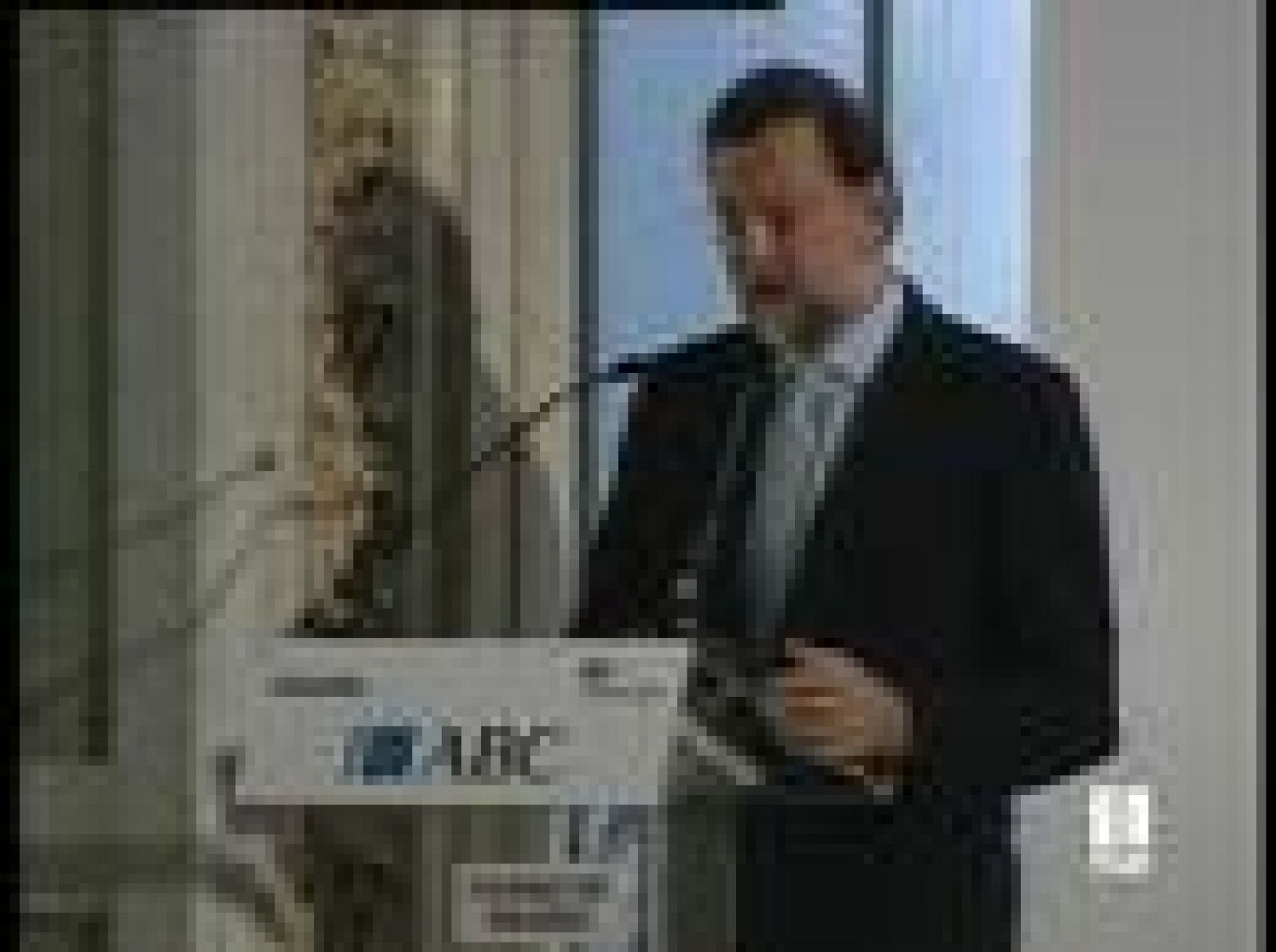  Rajoy, en el foro ABC, califica de "broma" las medidas de Zapatero contra la crisis