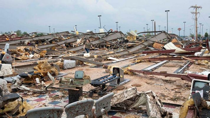 Al menos 51 muertos y decenas de desaparecidos por un tornado gigante en Oklahoma City