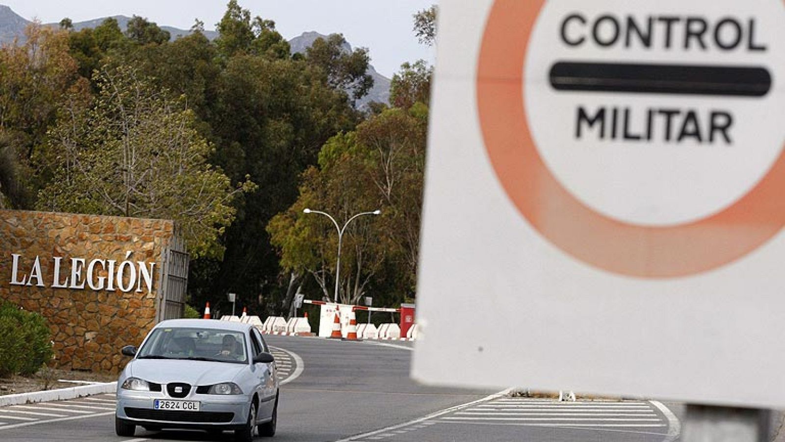 Se investigan las causas de la explosión en la base de la Legión | Ver