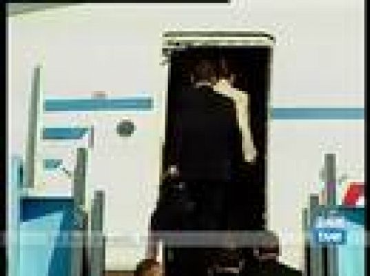  - Un policía israelí se pega un tiro