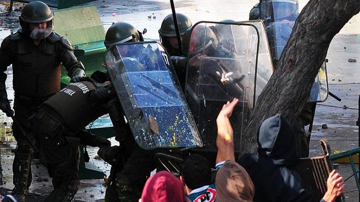 Telediario 1 - Disturbios en Chile