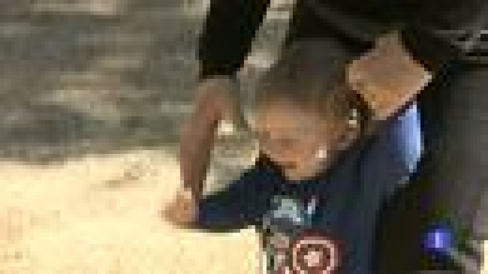 Una mujer sin ovarios tiene un hijo gracias al primer autotrasplante ovárico realizado en España | Ver