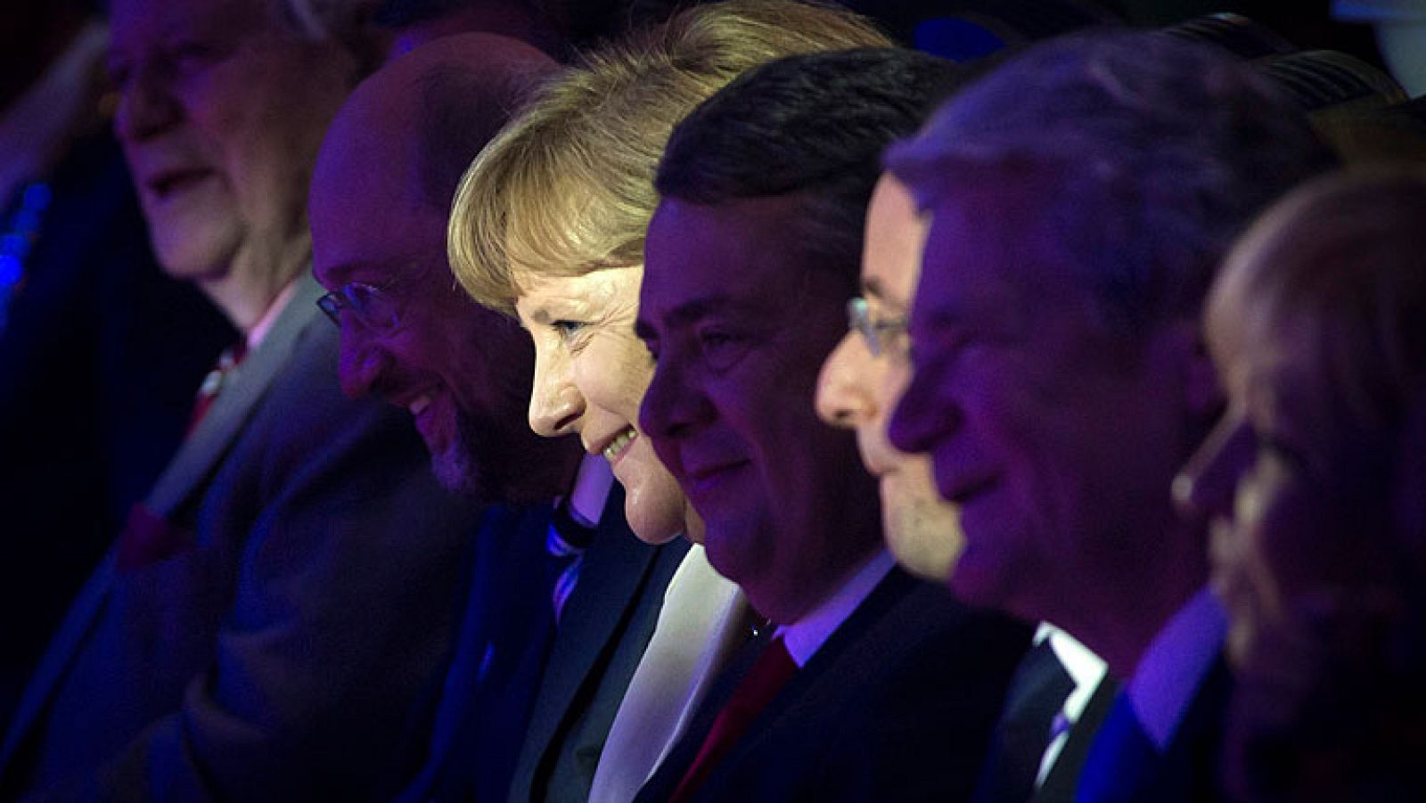 Rubalcaba pide en Alemania acelerar los planes contra el paro