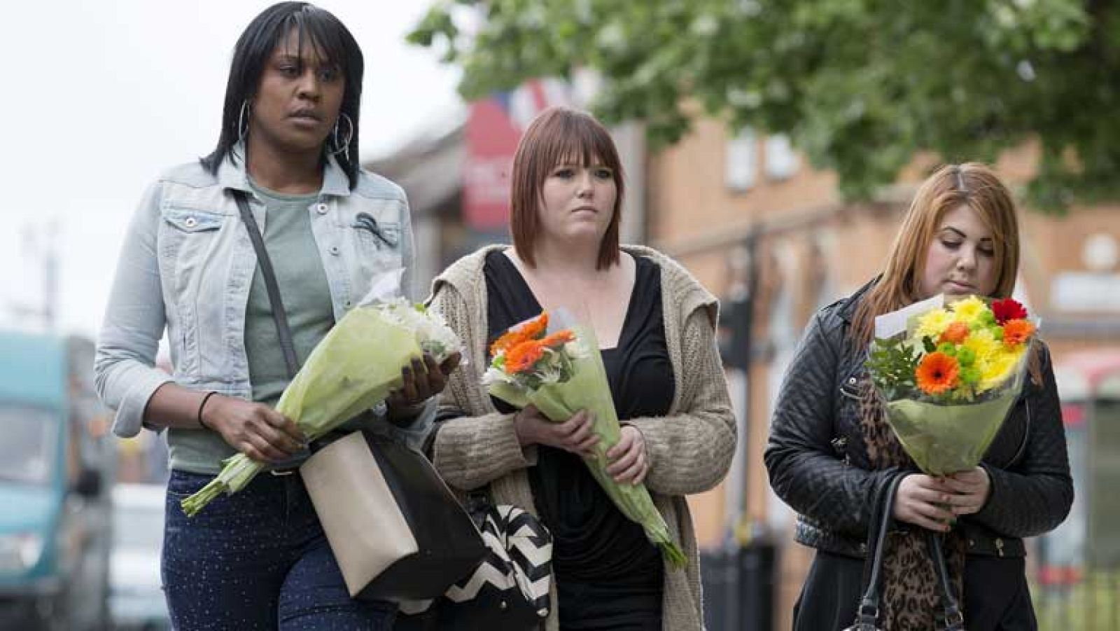 Woolwich amanece tomado por las fuerzas de seguridad