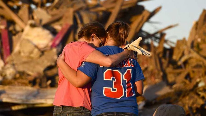 24 personas habrían muerto tras el tornado en Oklahoma