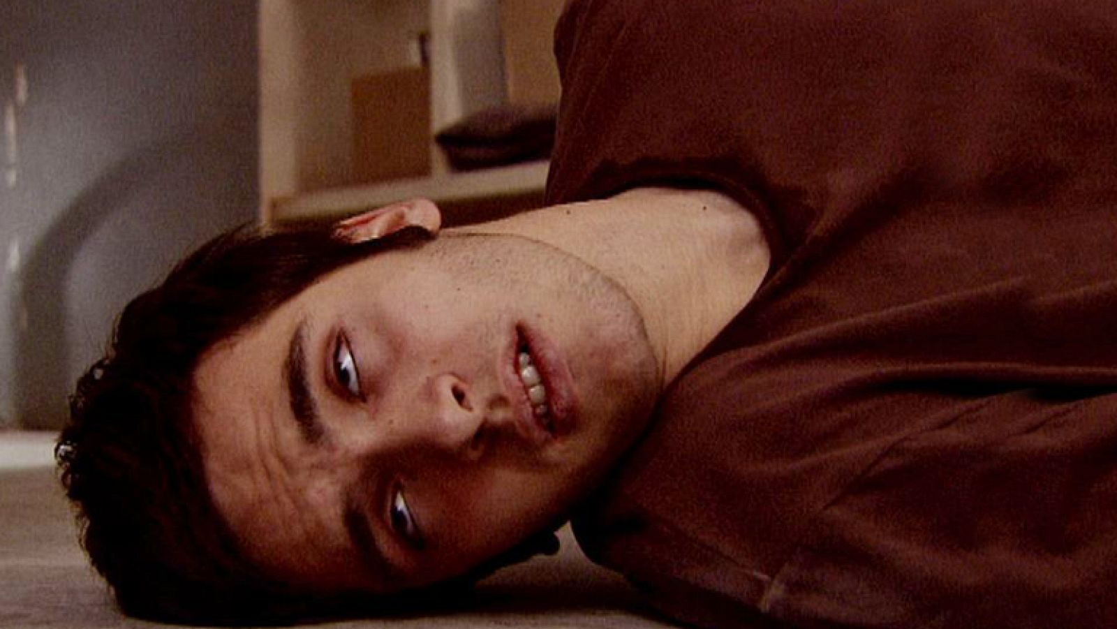 Cuéntame cómo pasó - Carlos, apuñalado y al borde de la muerte (Capítulo 253)