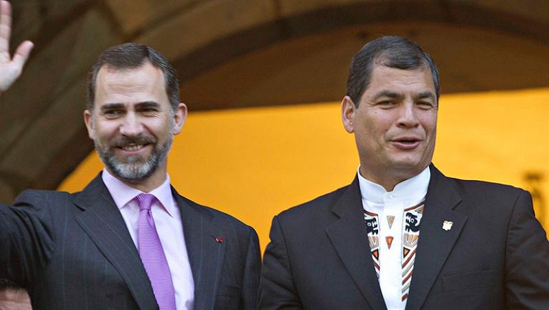 Correa asume su tercer mandato con la oposición dividida y polémicas leyes en la recámara