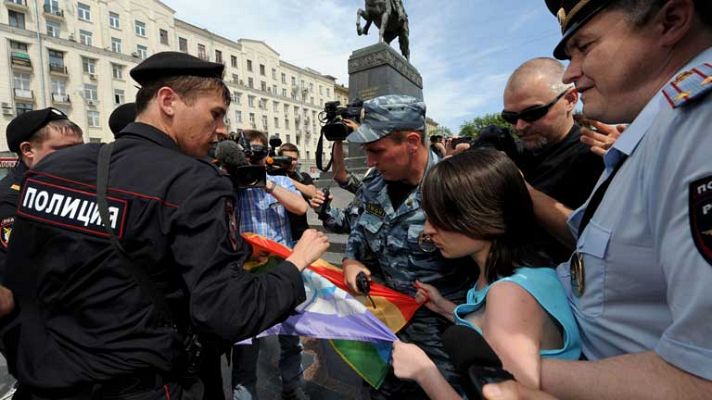 Telediario 1 - Activistas detenidos en Moscú
