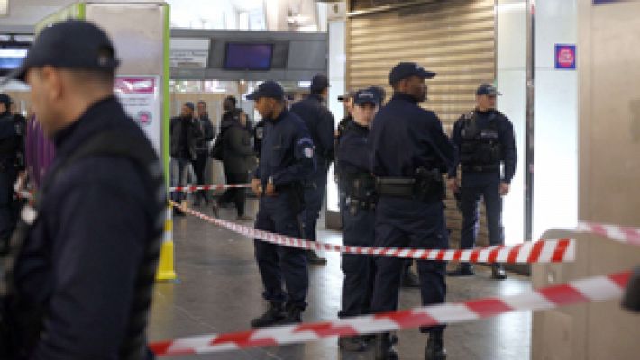 Un soldado francés es apuñalado en el cuello cuando patrullaba en París