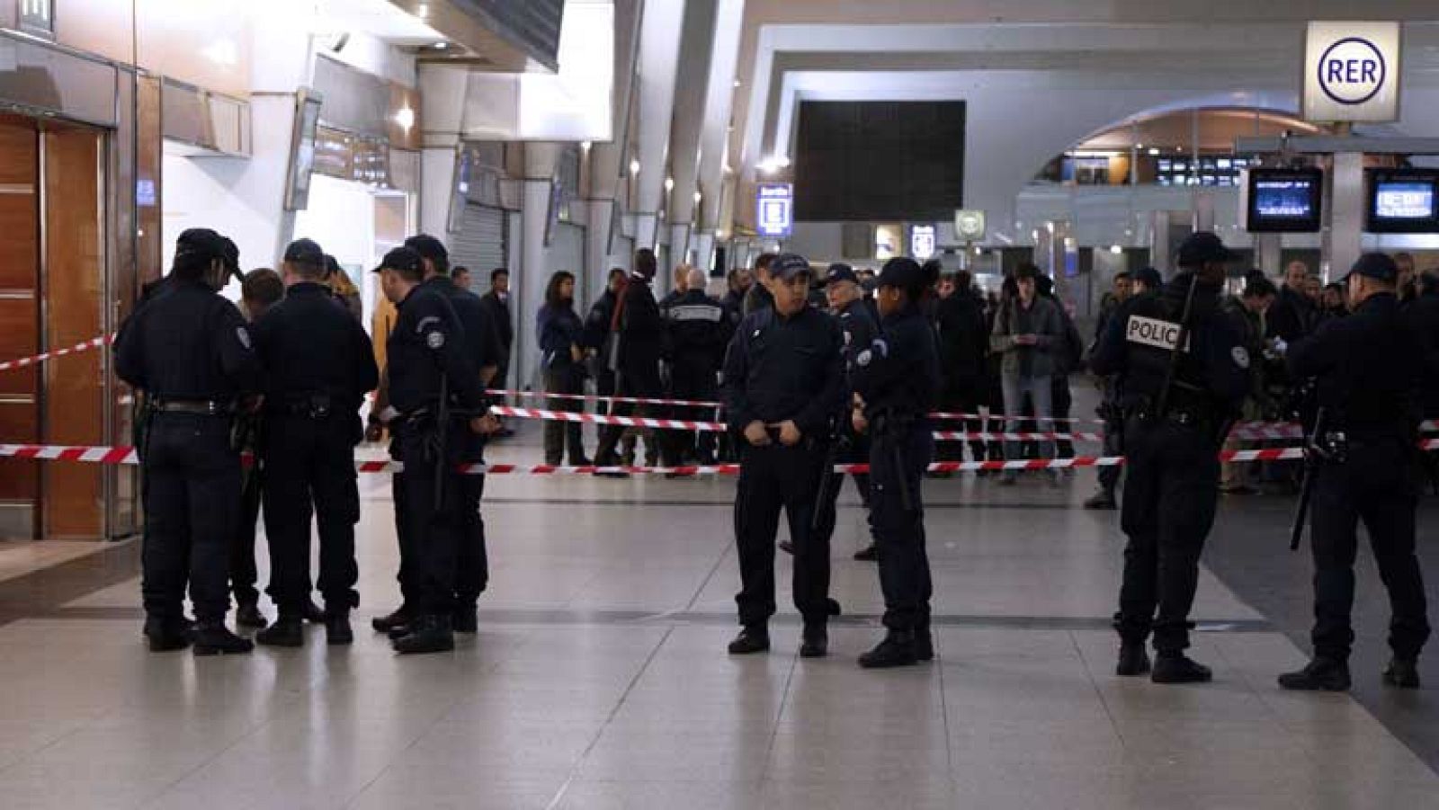 Francia no descarta ninguna hipótesis y su objetivo es capturar al agresor