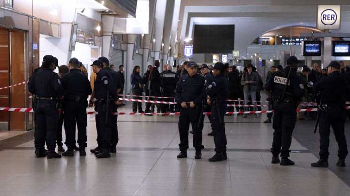 Telediario 1 - Francia no descarta ninguna hipótes