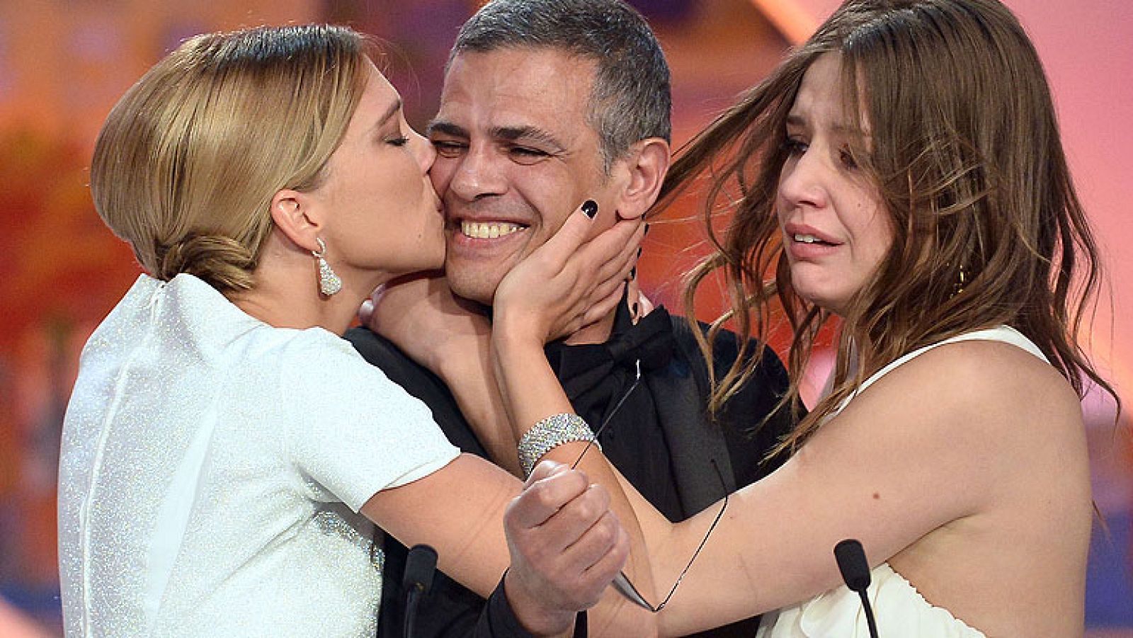 La vie d'Adèle, dirigida por el tunecino Abdellatif Kechiche, ha recibido la Palma de Oro de la 66 edición del Festival de Cannes. El presidente del jurado de Cannes, Steven Spielberg, ha señalado que con este premio se reconocía el trabajo de tres artistas, de Kechiche y de las dos actrices protagonistas, las francesas Adèle Exarchopoulos y Léa Seydoux.
