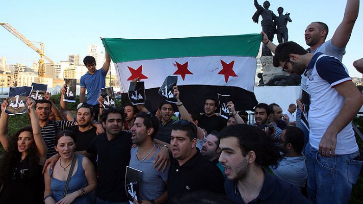 Los desayunos - La UE decide este lunes si levanta o no el embargo de armas a la oposición siria